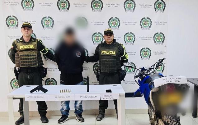 policía captura a un hombre
