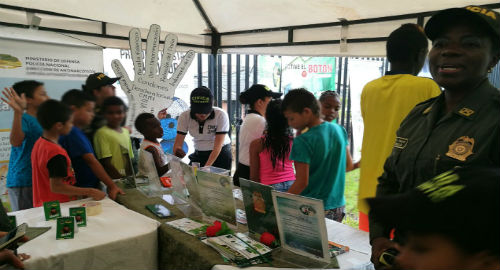 Con campañas de sensibilización conmemoramos el Día Internacional de la Acción contra el Sida  policia-campana-vih-pereira