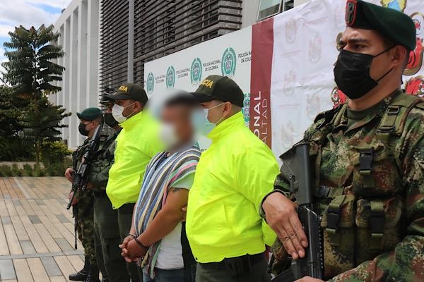 Capturamos a alias Martín, sicario del GAO-r columna móvil Jaime Martínez de las Farc policia-captura-alias-mart