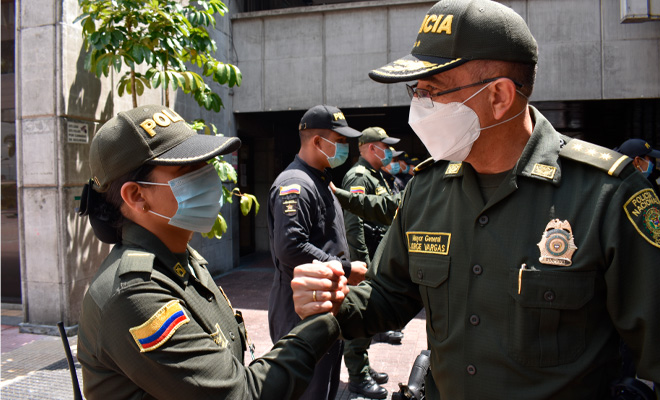 Alineados con la misionalidad institucional exaltamos el Honor de Ser Policía Alineados con la misionalidad institucional exaltamos el Honor de Ser Policía