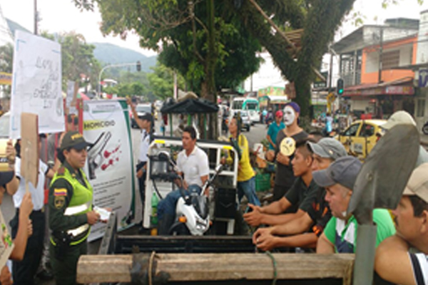 A través de charlas educativas y entrega de volantes se previene a la ciudadanía 