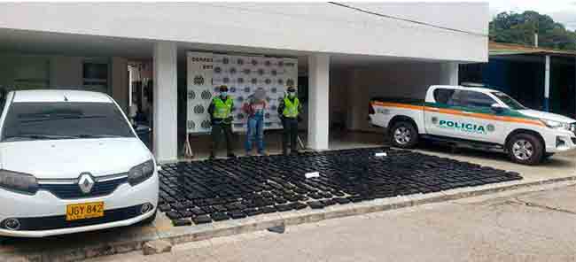 Todos contra el Narcotrafico  policia-magdalena-medio-capturado-marihuana