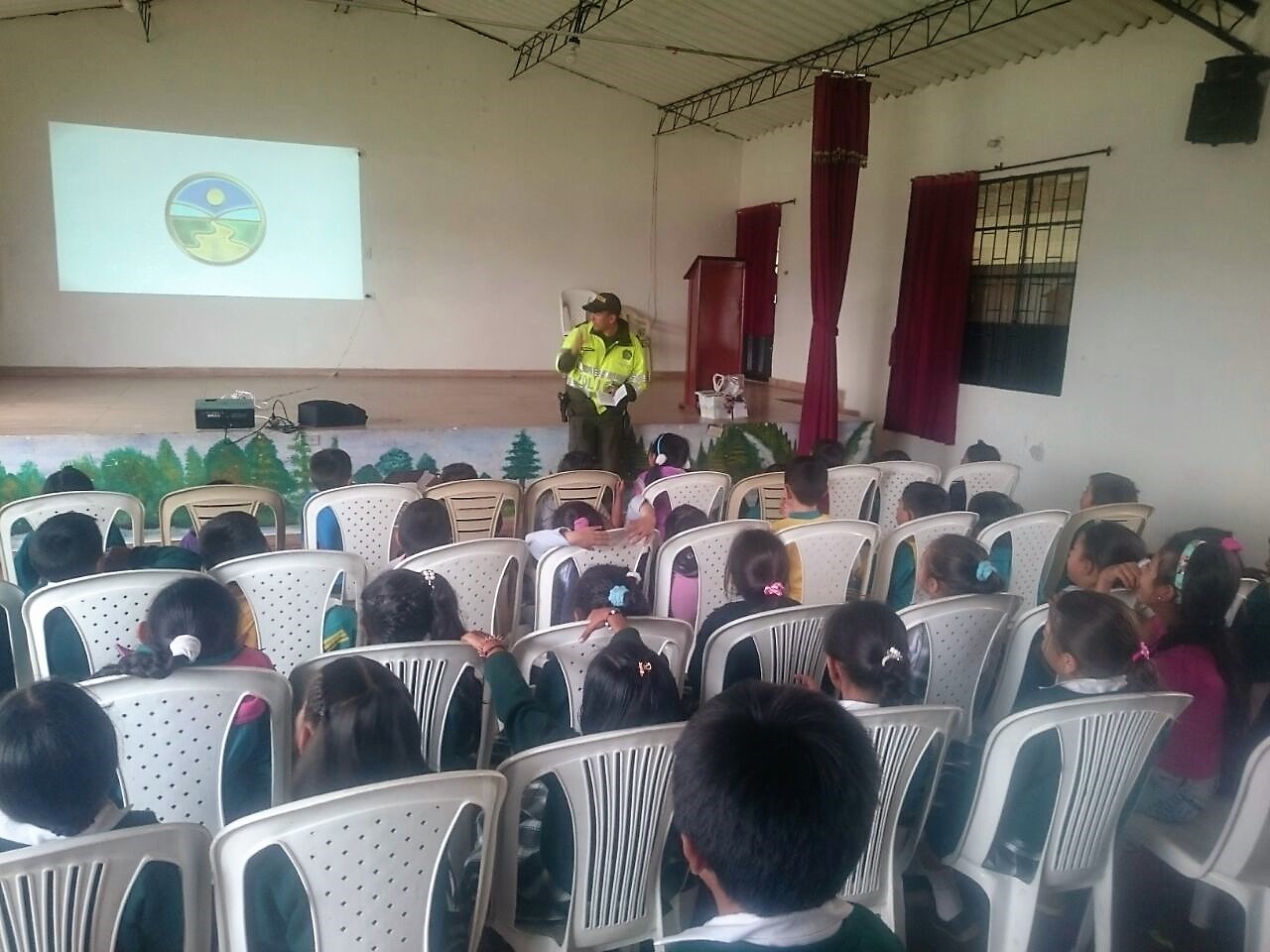 policia-maestros-en-sotaquira policia-fortalece-valores-para-la-convivencia