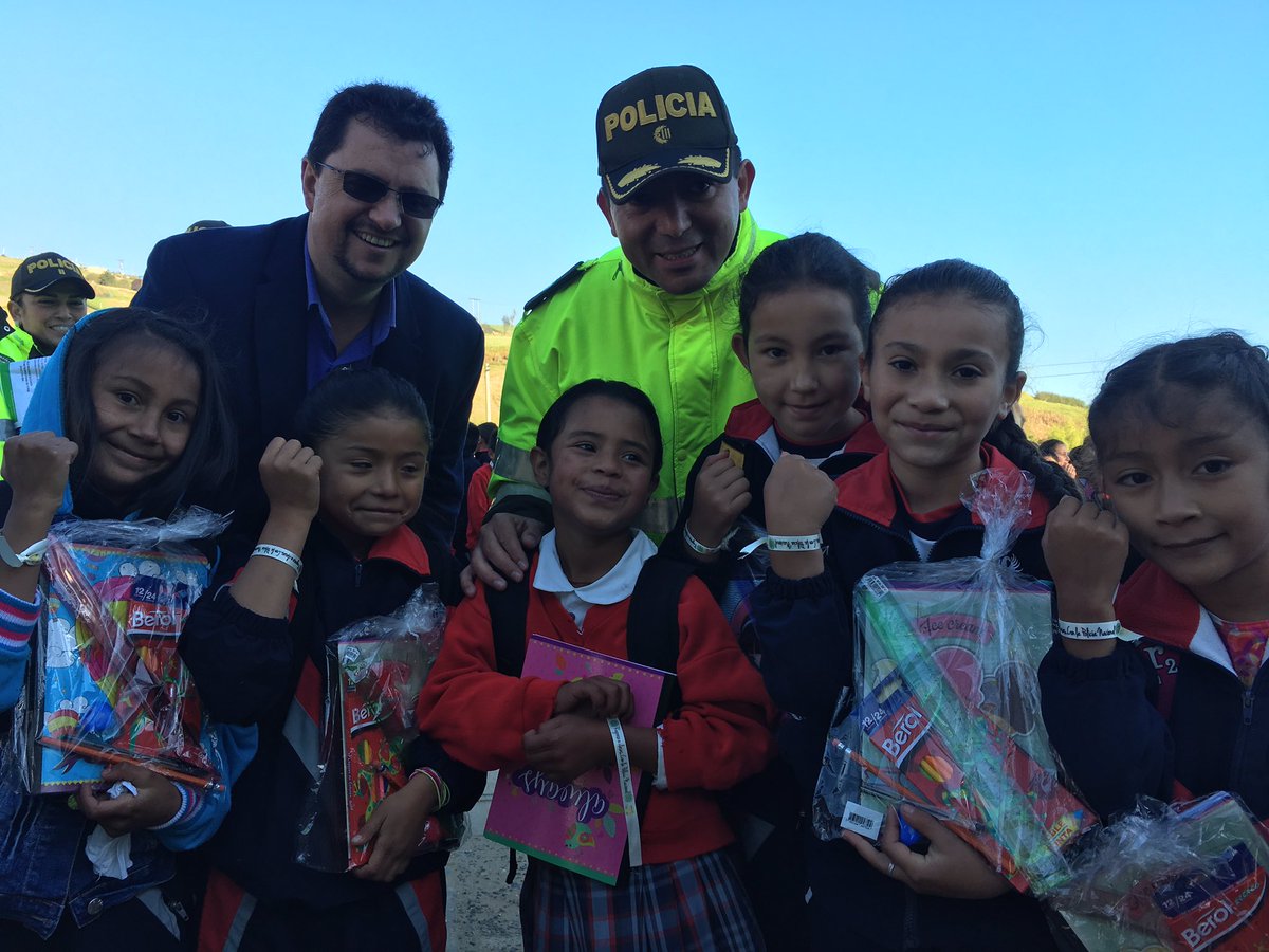policía-acompaña-estudiantes-regreso-clases*tunja policía-acompaña-estudiantes-regreso-clases*tunja