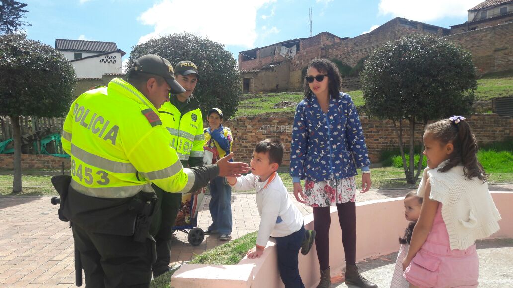 Policía- Tunja recupera parque-comunidad Policía de Tunja recupera parques