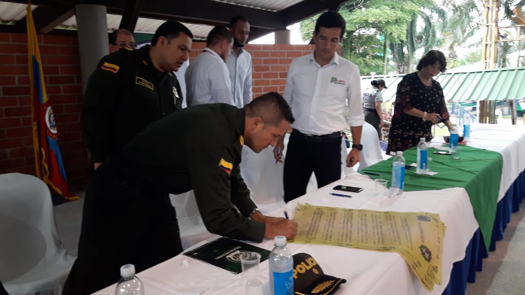 Con un pacto de convivencia la policía metropolitana de Villavicencio, reafirma su compromiso con la comunidad