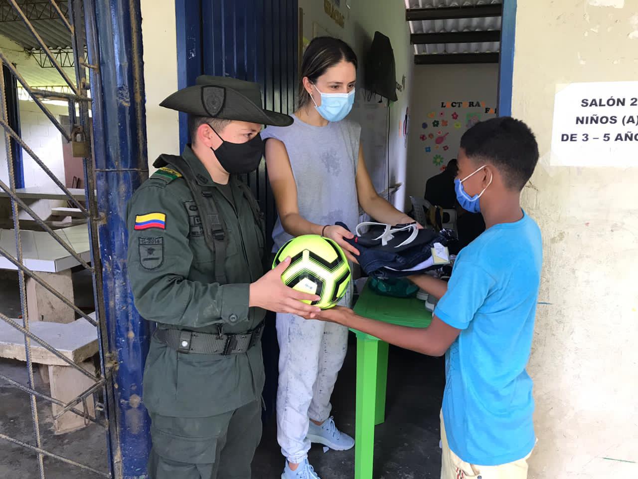 Alegramos-la-navidad-de-niños-de-escasos-recursos Alegramos-la-navidad-de-niños-de-escasos-recursos