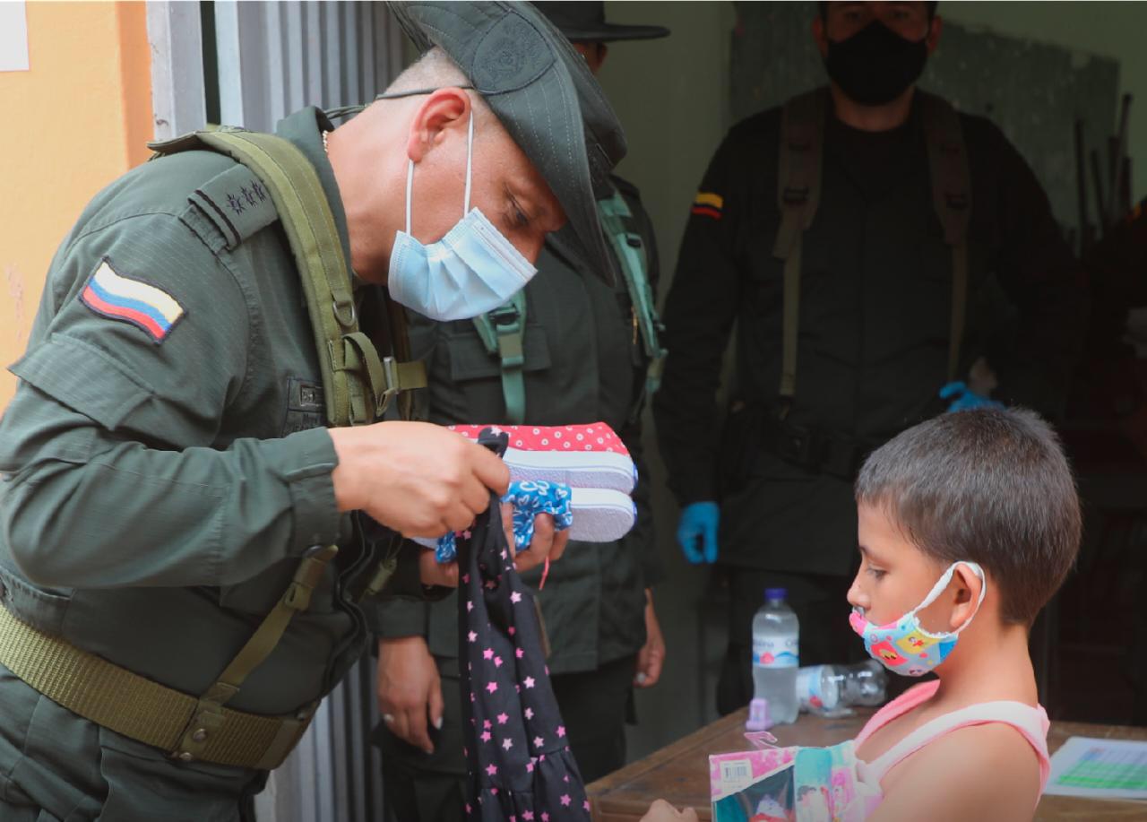 Alegramos-la-navidad-de-niños-de-escasos-recursos Alegramos-la-navidad-de-niños-de-escasos-recursos