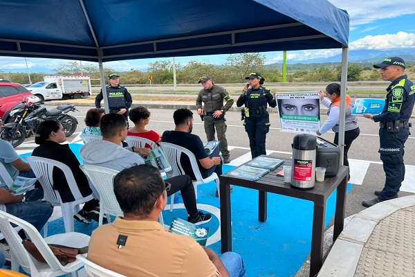 Policías realizan jornada de prevención y sensibilización a la comunidad sobre la trata de personas