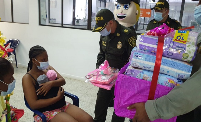 Policía llevó regalos navideños a la unidad de pediatría del hospital San Francisco de Asís Policía llevó regalos navideños a la unidad de pediatría del hospital San Francisco de Asís