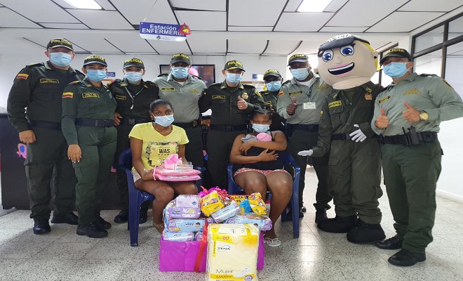 Policía llevó regalos navideños a la unidad de pediatría del hospital San Francisco de Asís Policía llevó regalos navideños a la unidad de pediatría del hospital San Francisco de Asís