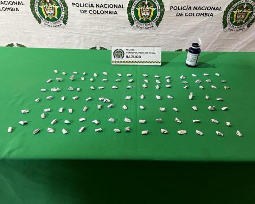 Elementos incautados-policías custodiando 