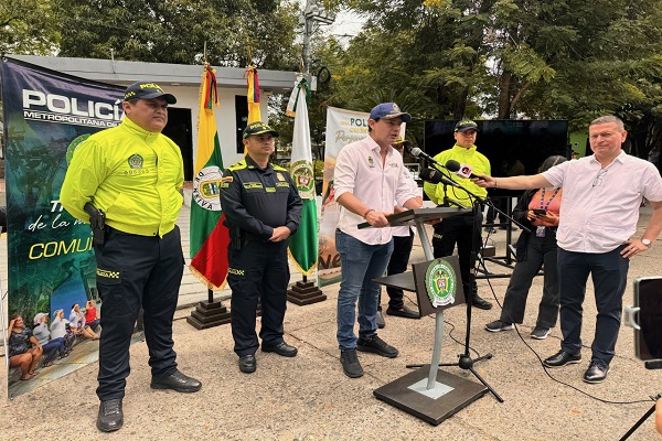Policía nacional en rueda de prensa