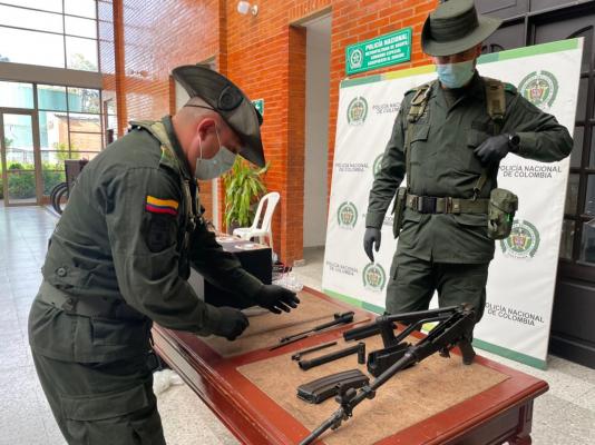 Incautamos un fusil Galil 5.56 mm en el Aeropuerto Internacional el Dorado  Incautamos un fusil Galil 5.56 mm en el Aeropuerto Internacional el Dorado