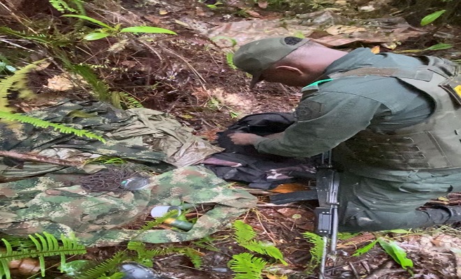 En acciones interinstitucionales hallamos material de intendencia y dos granadas Policía y Ejército Nacional hallan material de intendencia y dos granadas