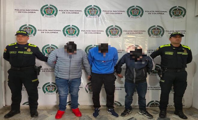 Polic&iacute;as con tres capturados