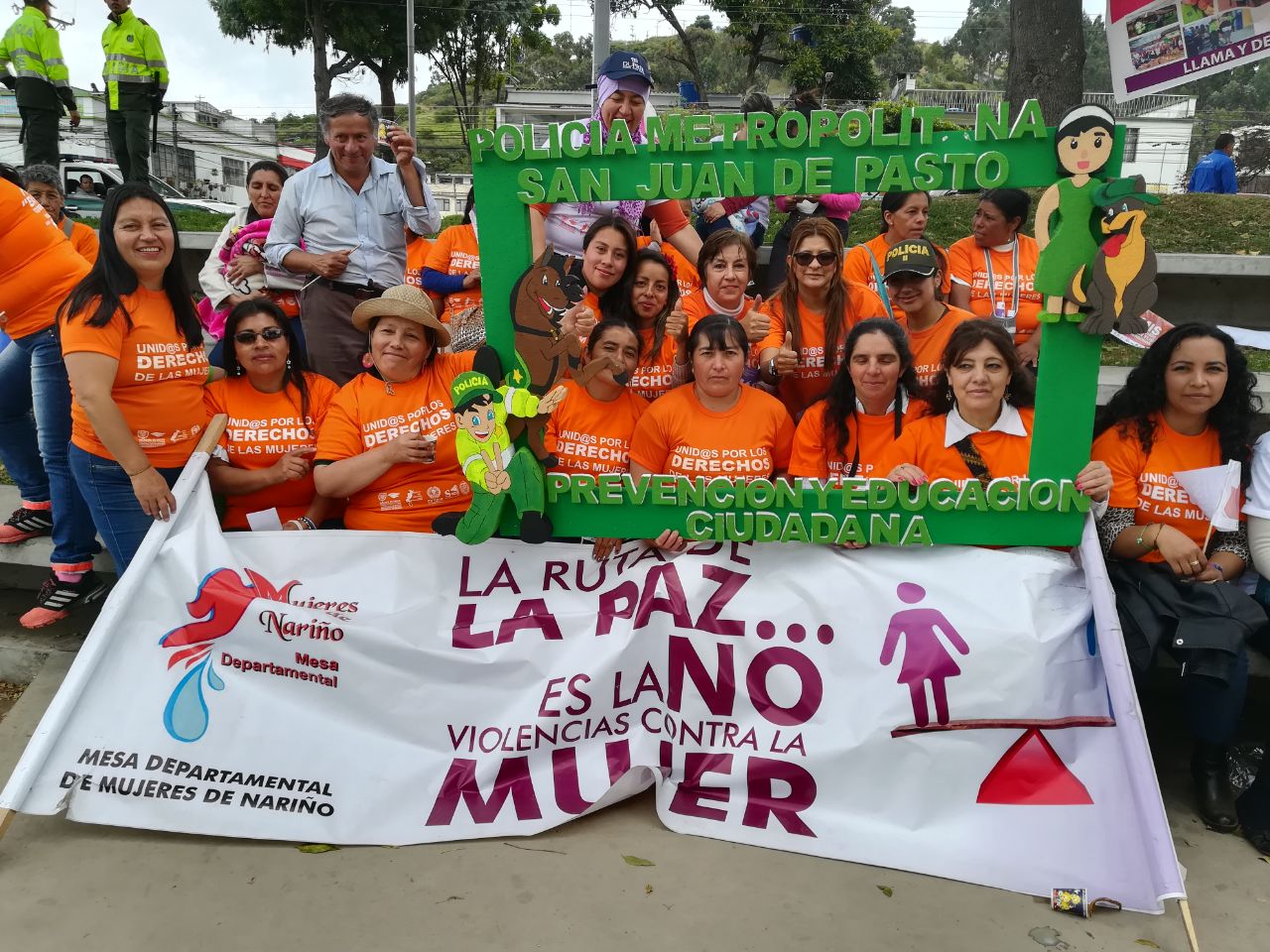 Poli- enrúmbate por tus derechos En el marco de la estrategia mujer, familia y género realizamos campaña en Pasto