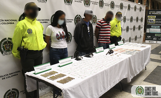 presentación de captura tres integrantes del mesa