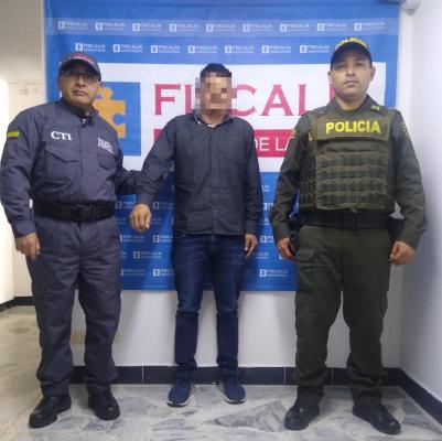 presunto abusador sexual capturado en plena calle tenia orden de orden de captura vigente por delito de acceso carnal