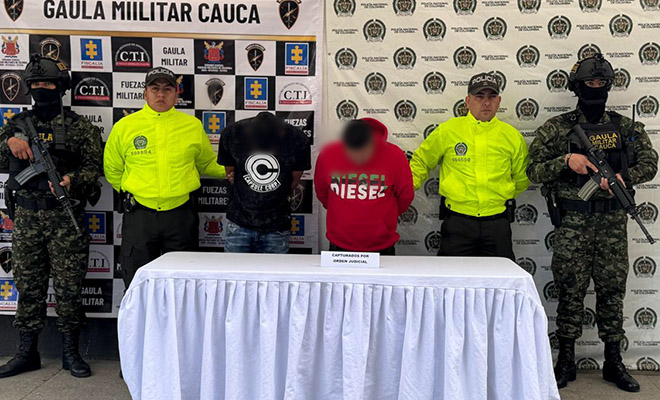 Estas dos personas son presuntos integrantes de un grupo de delincuencia com&uacute;n organizado