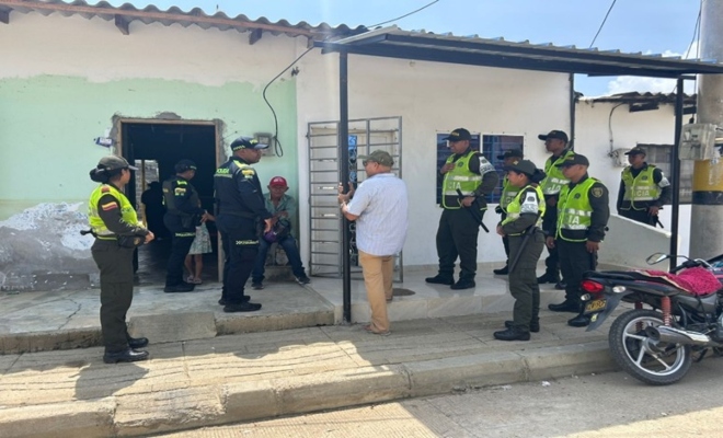 nueve uniformados de la policía realizan campañas para fortalecer la convivencia ciudadana  