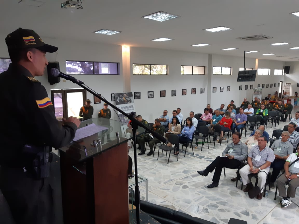 Departamento de policía valle realiza I foro ganadero valle-del-cauca-primer-foro-ganadero-tulua