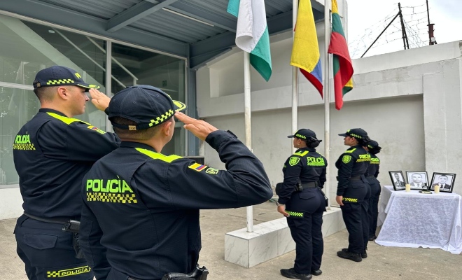 Honramos a nuestros compañeros caídos, a sus familias, a sus seres queridos, con un compromiso inquebrantable: no olvidaremos su sacrificio. Honramos a nuestros compañeros caídos, a sus familias, a sus seres queridos, con un compromiso inquebrantable: no olvidaremos su sacrificio.