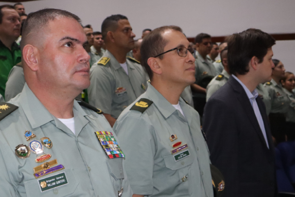 Señor General William Quintero Salazar acompañado del señor Coronel Héctor García