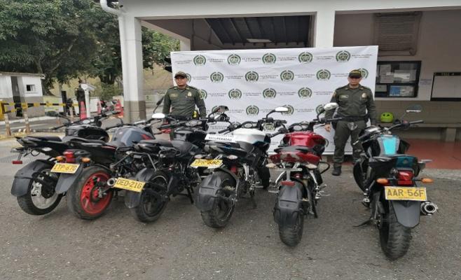 policías-custodian-motocicletas-que-fueron-recuperadas
