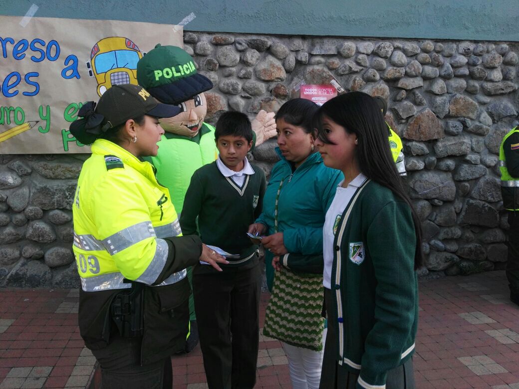 Recibimos a los 50 mil estudiantes de Pasto que iniciaron su período escolar  Trabajar juntos por entornos escolares seguros y en paz es el compromiso en este regreso a clases