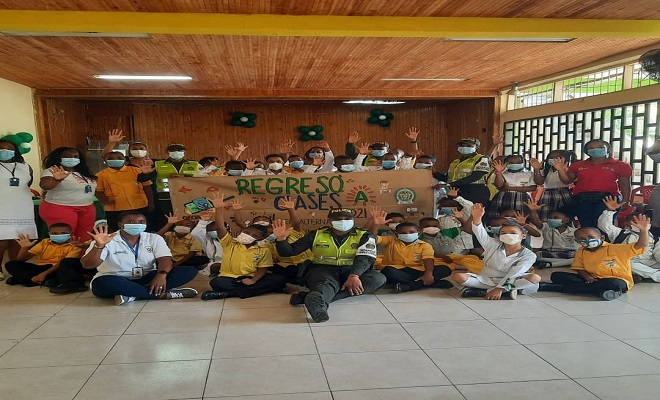 Regreso a clases con la Policía Nacional, en el departamento del Chocó. Regreso a clases con la Policía Nacional, en el departamento del Chocó.