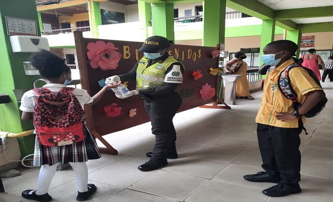Regreso a clases con la Policía Nacional, en el departamento del Chocó. Regreso a clases con la Policía Nacional, en el departamento del Chocó.