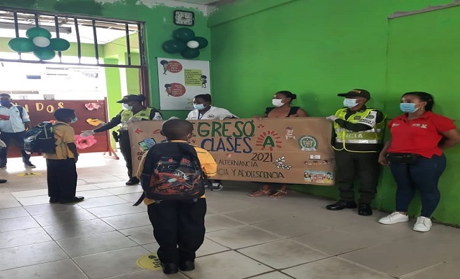 Regreso a clases con la Policía Nacional, en el departamento del Chocó. Regreso a clases con la Policía Nacional, en el departamento del Chocó.