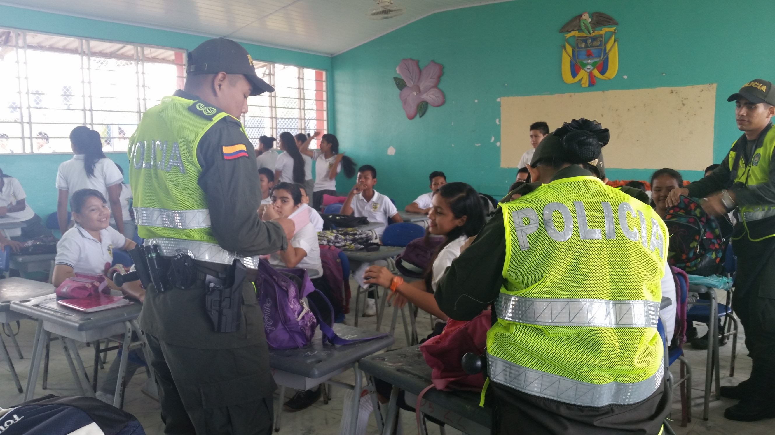  Algunos estupefacientes y armas blancas fueron hallados en poder de los estudiantes   