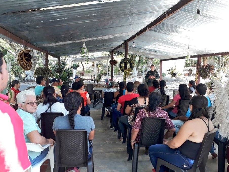 fortaleciendo medidas de seguridad en el Agrado   reunión_comunitaria_en_zona_rural_agrado