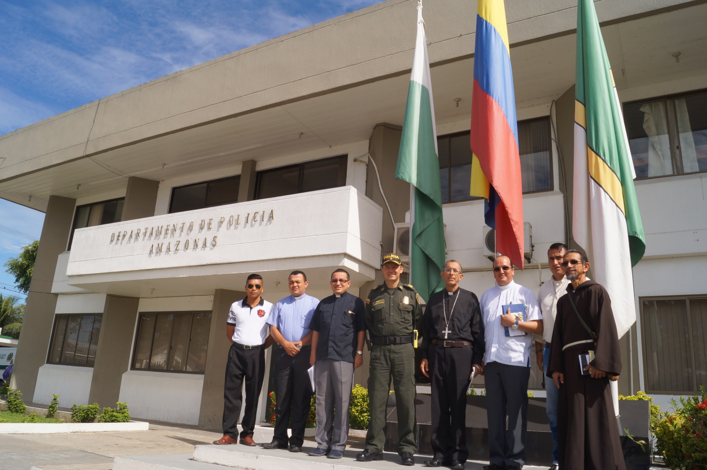 La Policía Nacional y el clero se reúnen previo a la semana mayor.
