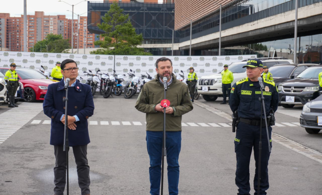 Autoridades locales y polic&iacute;a de Bogot&aacute; entregan automotores recuperados