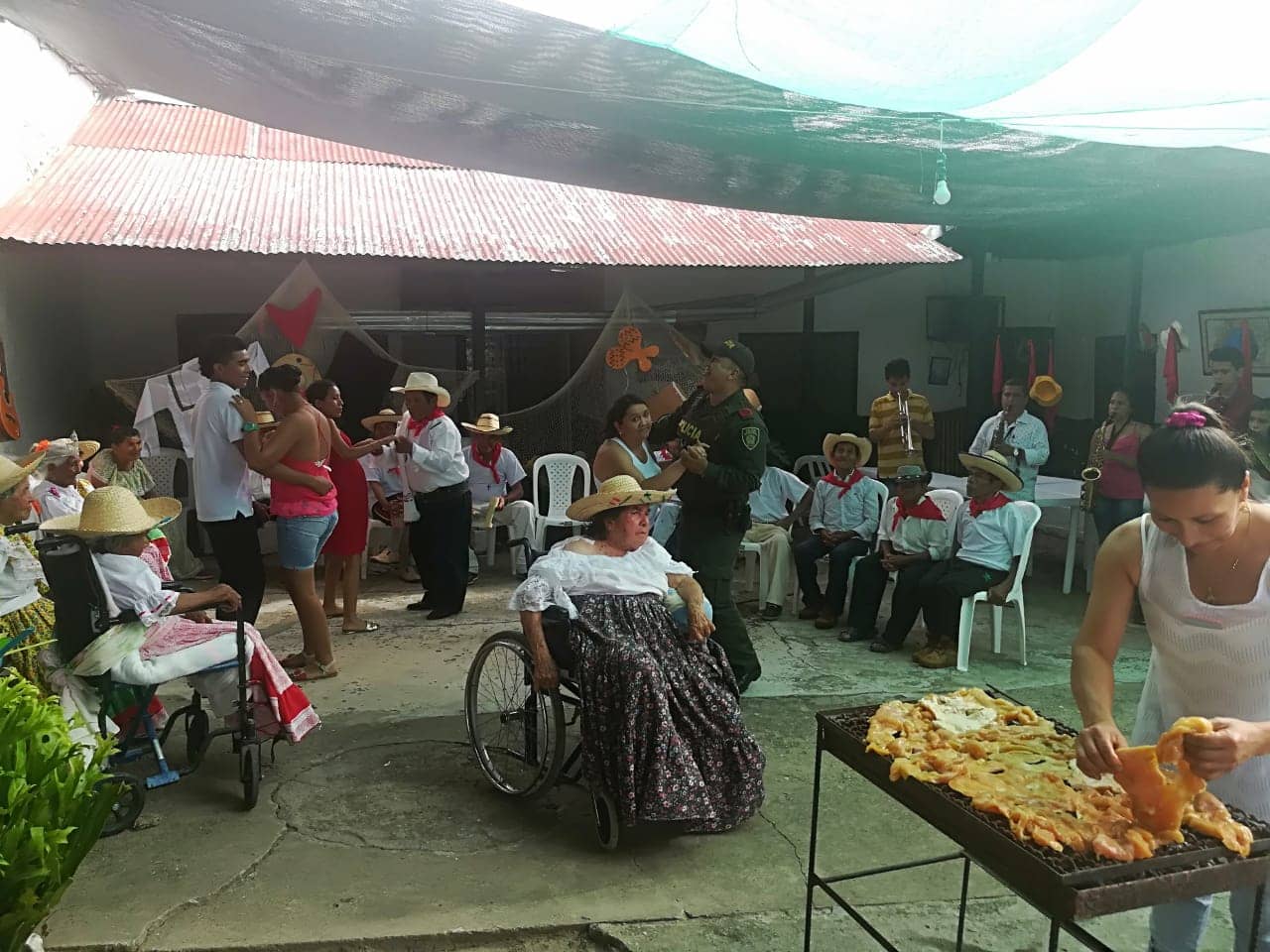 Celebración y asado huilense con abuelos  san_pedrito_con_abuelos_de_tello