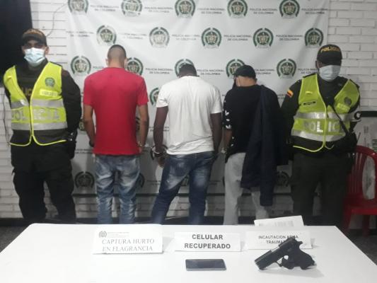 Tres personas capturadas-arma de fuego