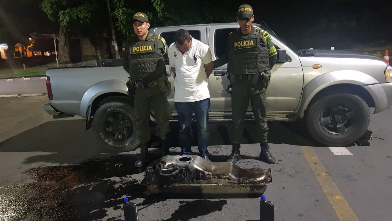 Policía nacional en el valle del cauca incauta estupefacientes camuflada en los tanques del combustible valle-del-cauca-policia-incauta-estupefacientes-en-tanques-del-combustible-de-vehiculos5