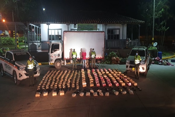 Encaletada droga en cargamento de fruta  Capturado por 350 kilos de marihuana