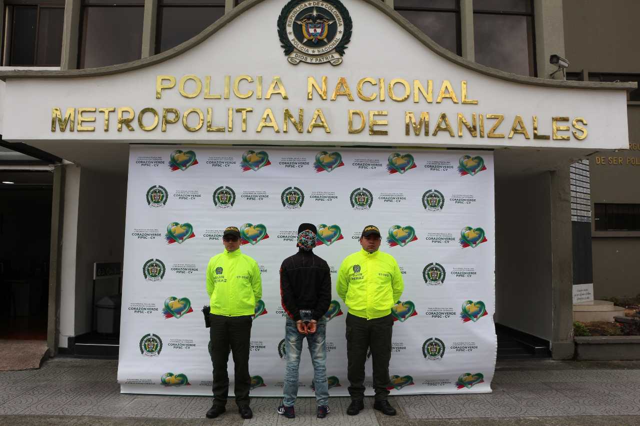 Capturamos al hombre que hurtaba celulares en la comuna palo grande de Manizales  Sijin captura en Manizales un hombre con más de 10 denuncias hurto a celular