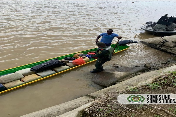 Sin documentación que certificara su legalidad, fueron incautados 315 galones de combustible en Quibdó. Sin-documentación-que-certificara-su-legalidad,-fueron-incautados-315-galones-de-combustible-en-Quibdó
