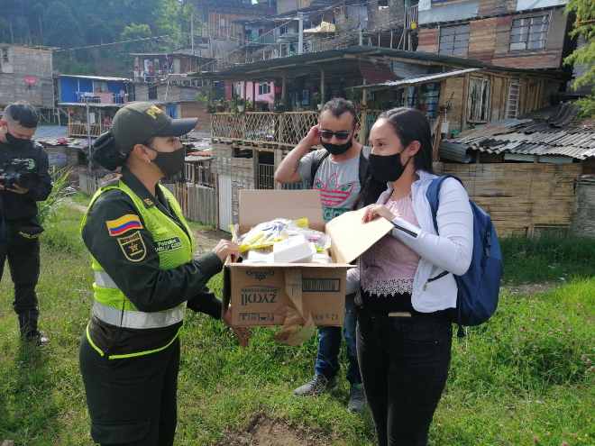 10.000 almuerzos entregados puerta a puerta a familias de Manizales y Villamaria. Celebramos el día de la madre con amor y prevención