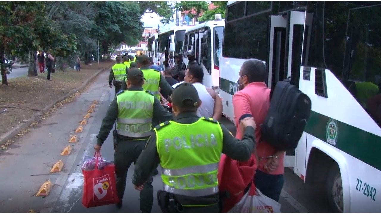 Traslado masivo de detenidos Traslado masivo de detenidos