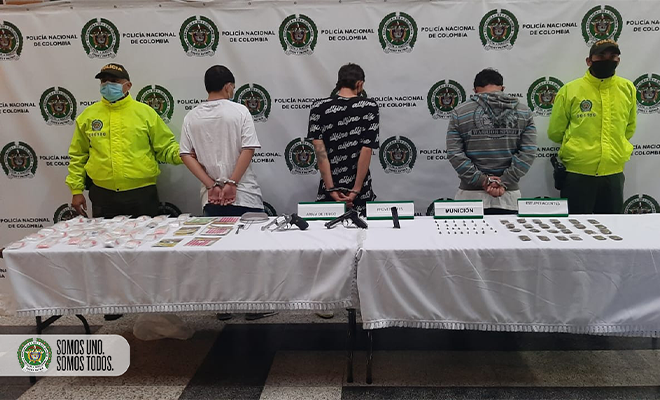 Tres capturados e incautadas dos armas de fuego