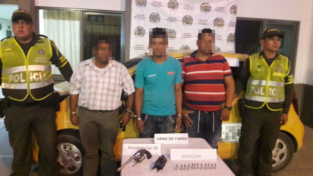 Las armas estaban ocultas en la llanta de repuesto. Capturados-con-armas-de-fuego