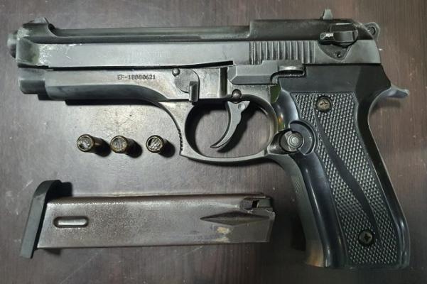 capturaron en flagrancia a un hombre por porte ilegal y amenaza con un arma de fuego traumática modificada amenazó a un Policía