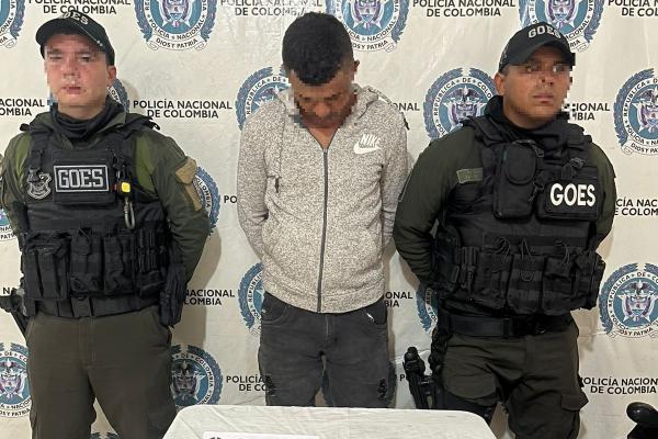 Una persona capturada por el delito hurto