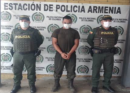 persona capturada por uso ilegal de uniformes persona capturada por uso ilegal de uniformes